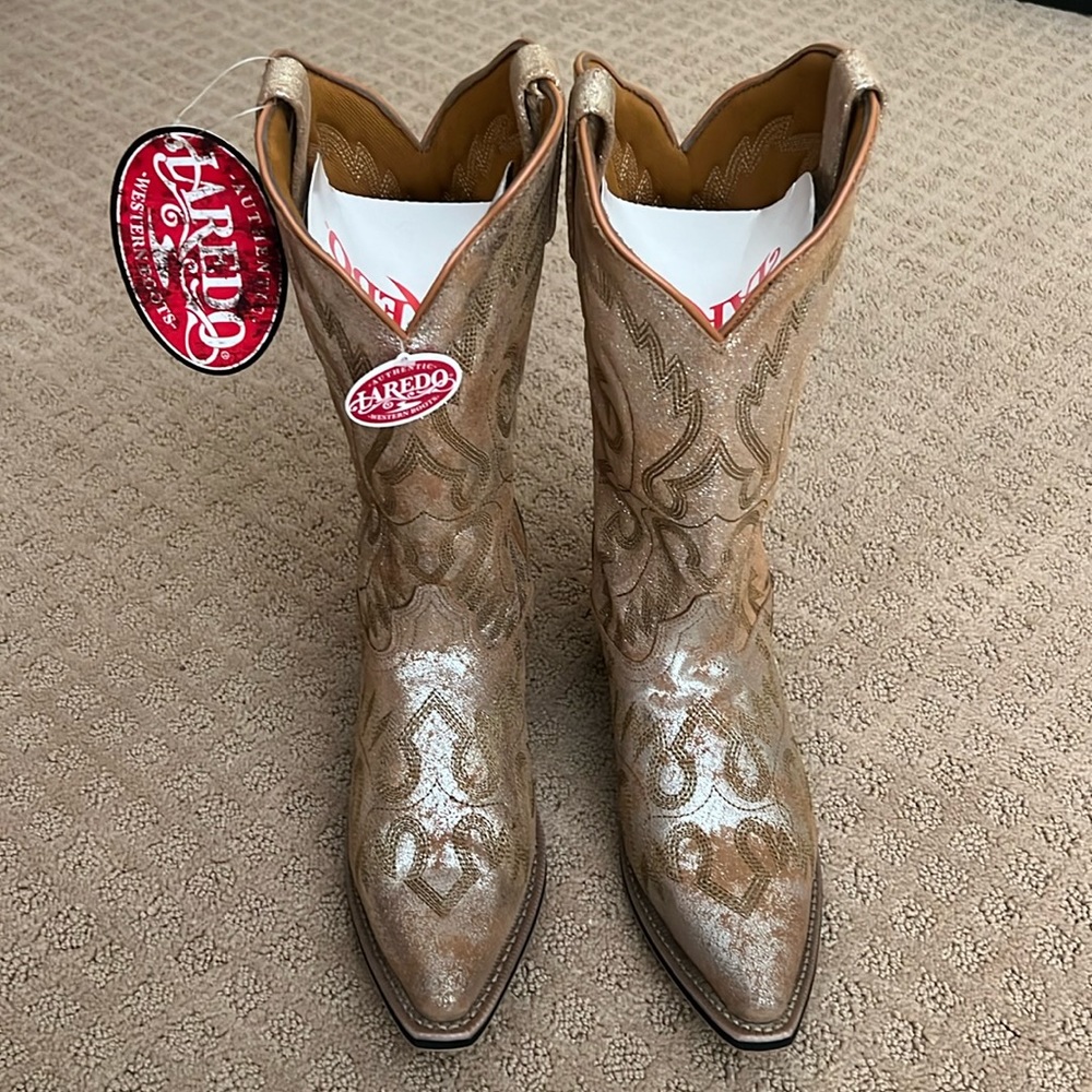 Laredo boots tan w/ silver metallic overlay